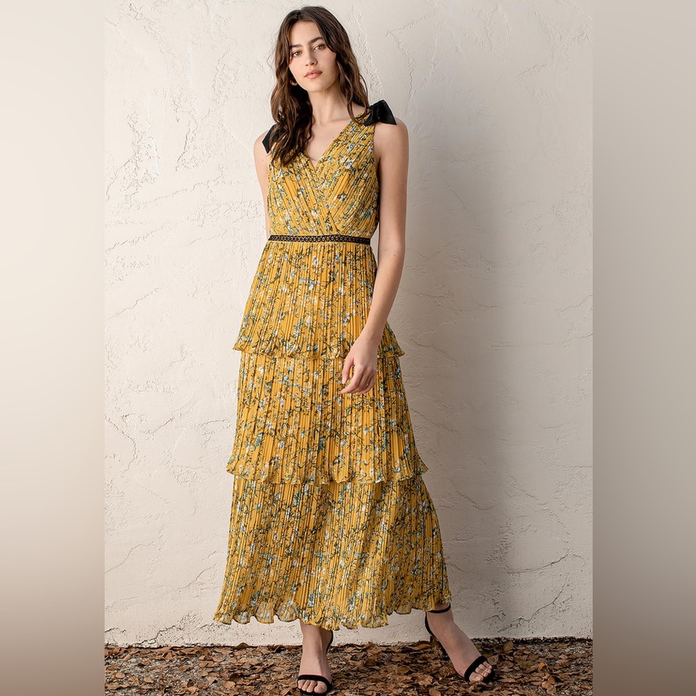Lulus Such Sophistication Yellow Floral Print Pleated Maxi Dress size medium